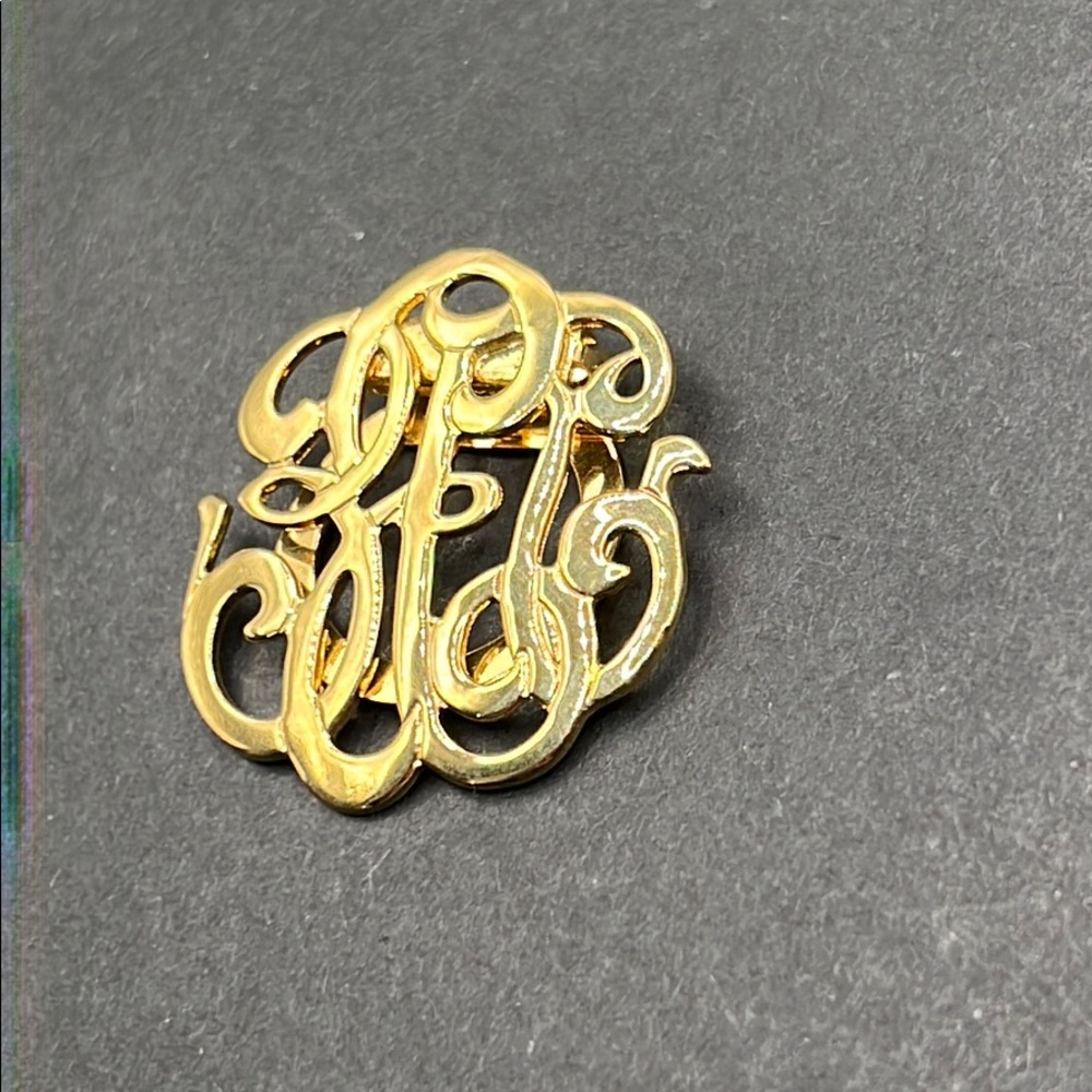 Vintage swirly pattern scarf clip